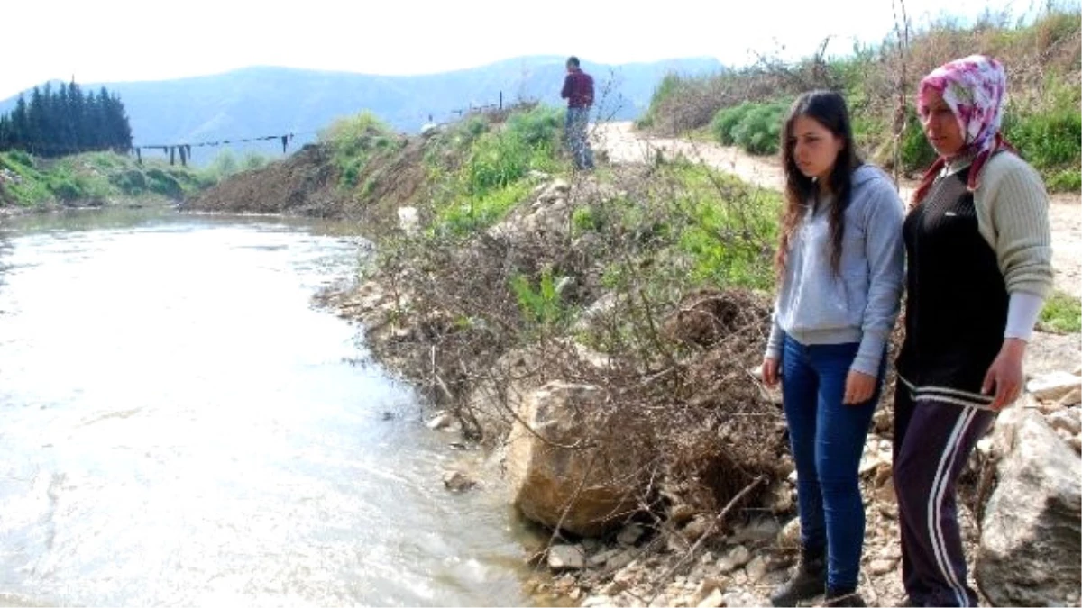 Suda Kaybolan Eşinin Bulunmasını İstiyor