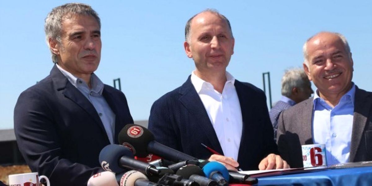 Trabzonspor\'da Yönetim Hoca Bakıyor!