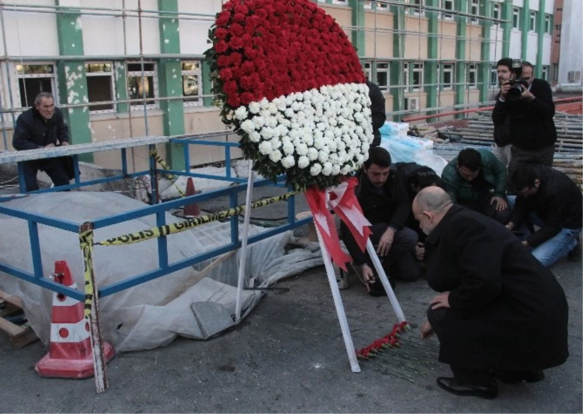 AB Büyükelçileri Terör Kurbanları İçin Çiçek Bıraktı