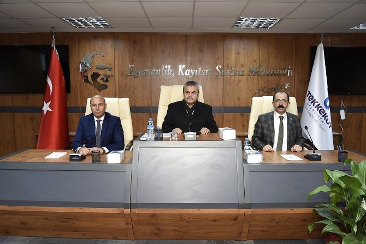 AK Parti Heyeti Tekkeköy Belediye Binasını Gezdi