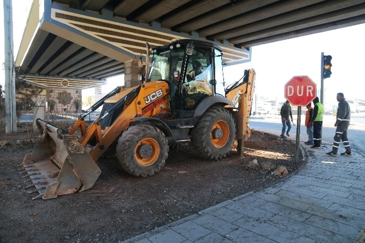 Aksaray Belediyesi Sanayi Kavşağı\'na Sinyalizasyon Yapıyor