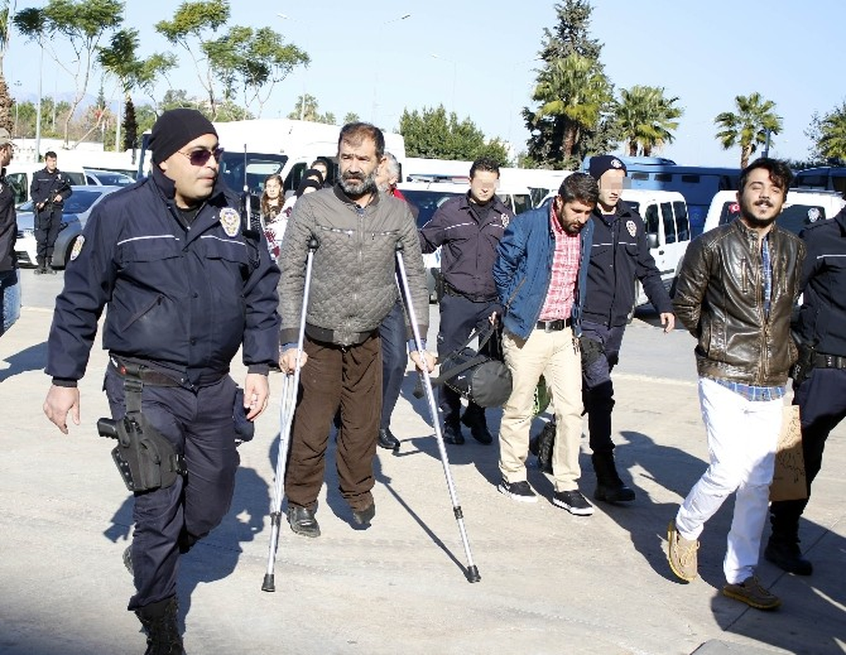 Antalya\'da PKK Şüphelisi 19 Kişi Adliyede