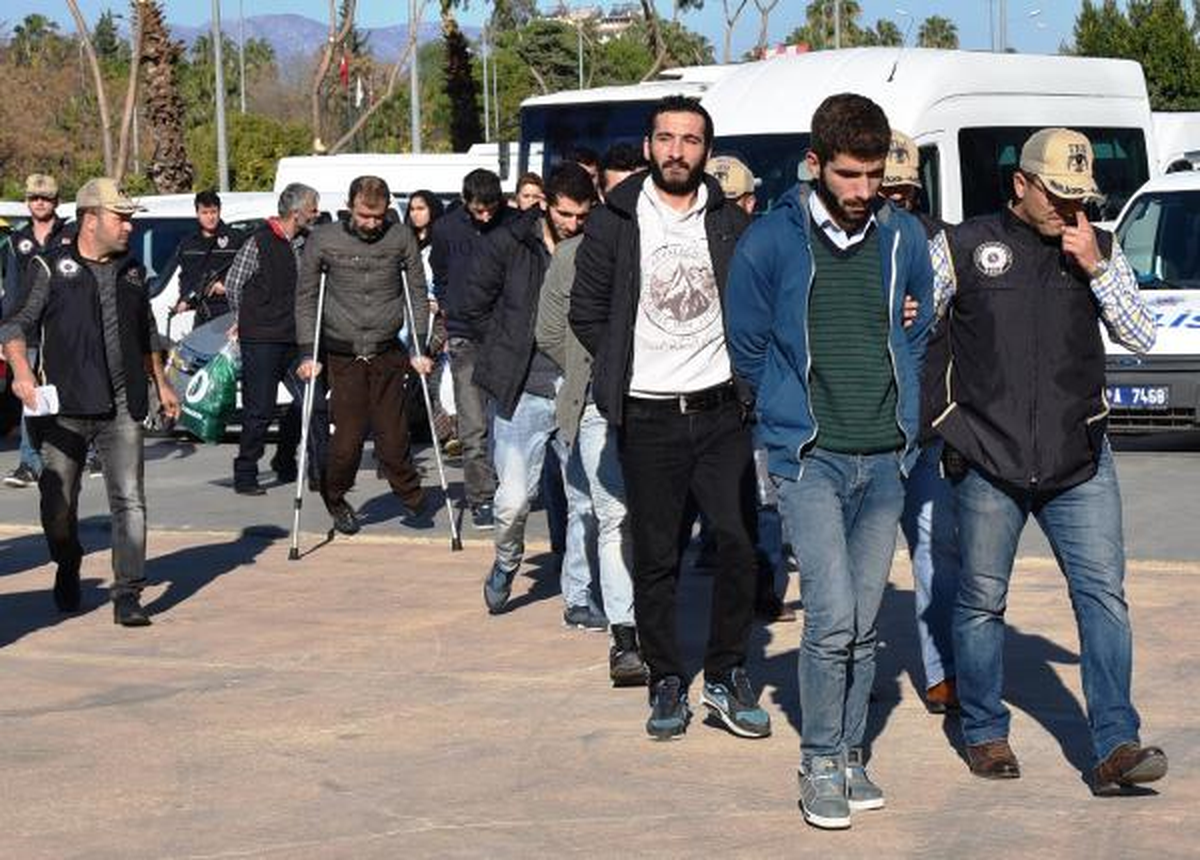 Antalya\'daki PKK Operasyonunda 19 Şüpheli Adliyede