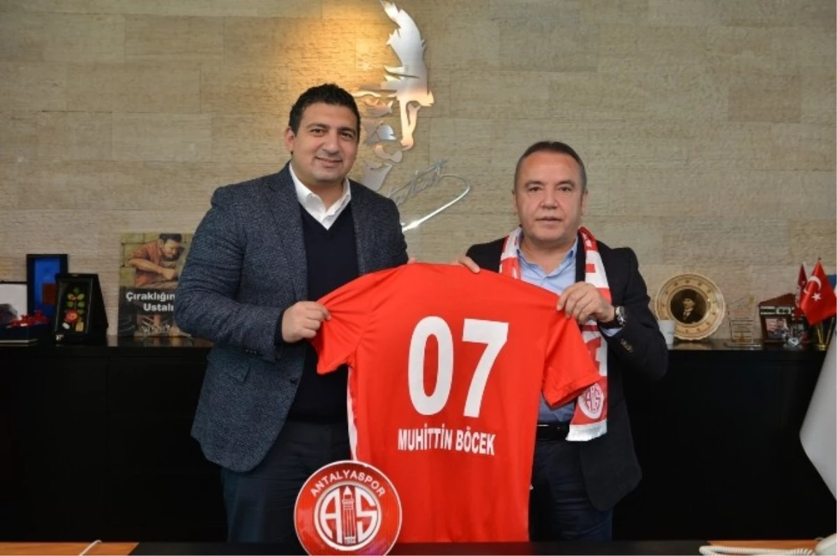 Antalyaspor Başkanı Öztürk, Başkan Böcek\'i Ziyaret Etti