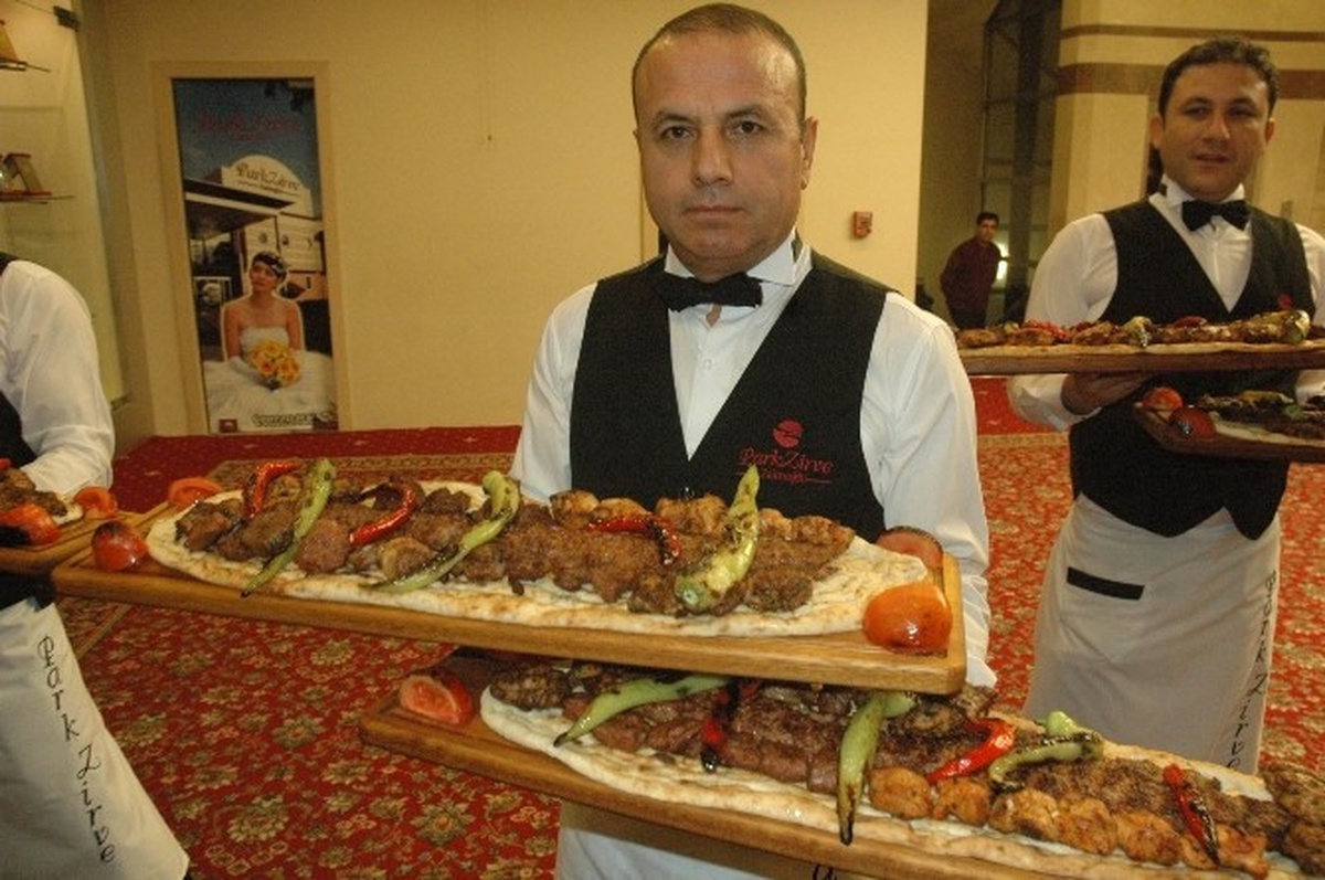 Bakan Çelik\'ten Avrupa Birliği Büyükelçilerine Adana Kebabı
