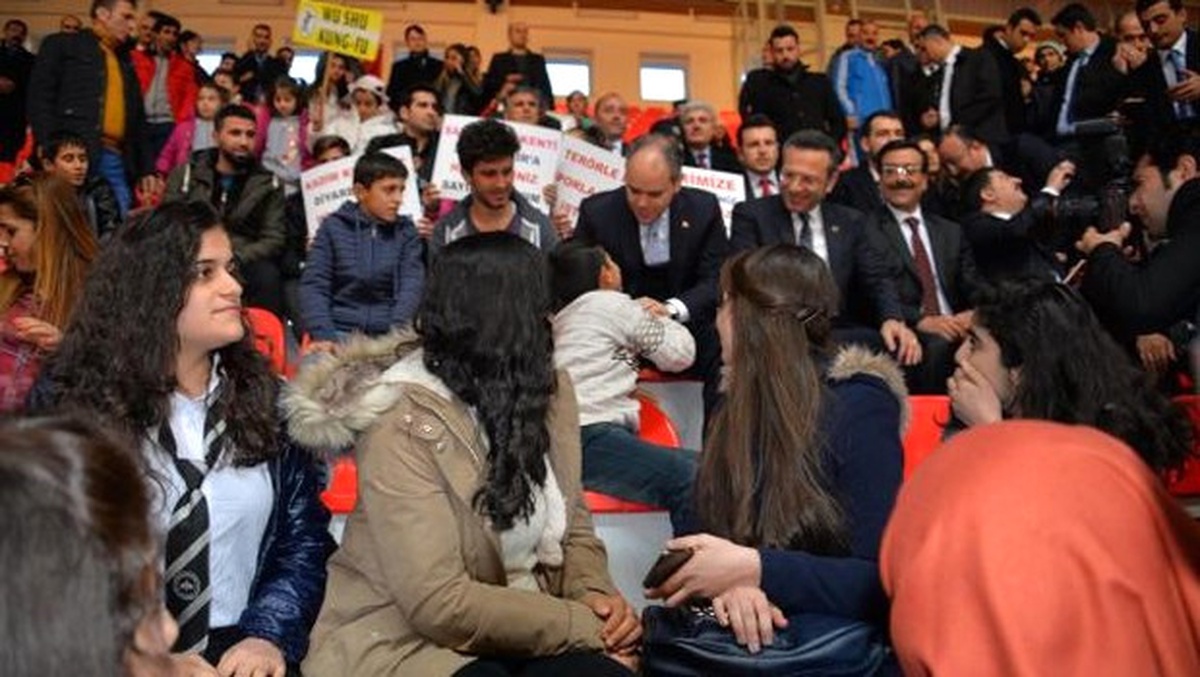 Bakan Kılıç, Diyarbakır\'daki Spor Yatırımlarını Denetledi