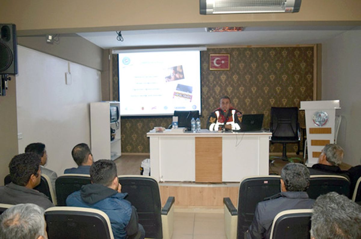 Besni\'de Servis Şoförlerine Seminer