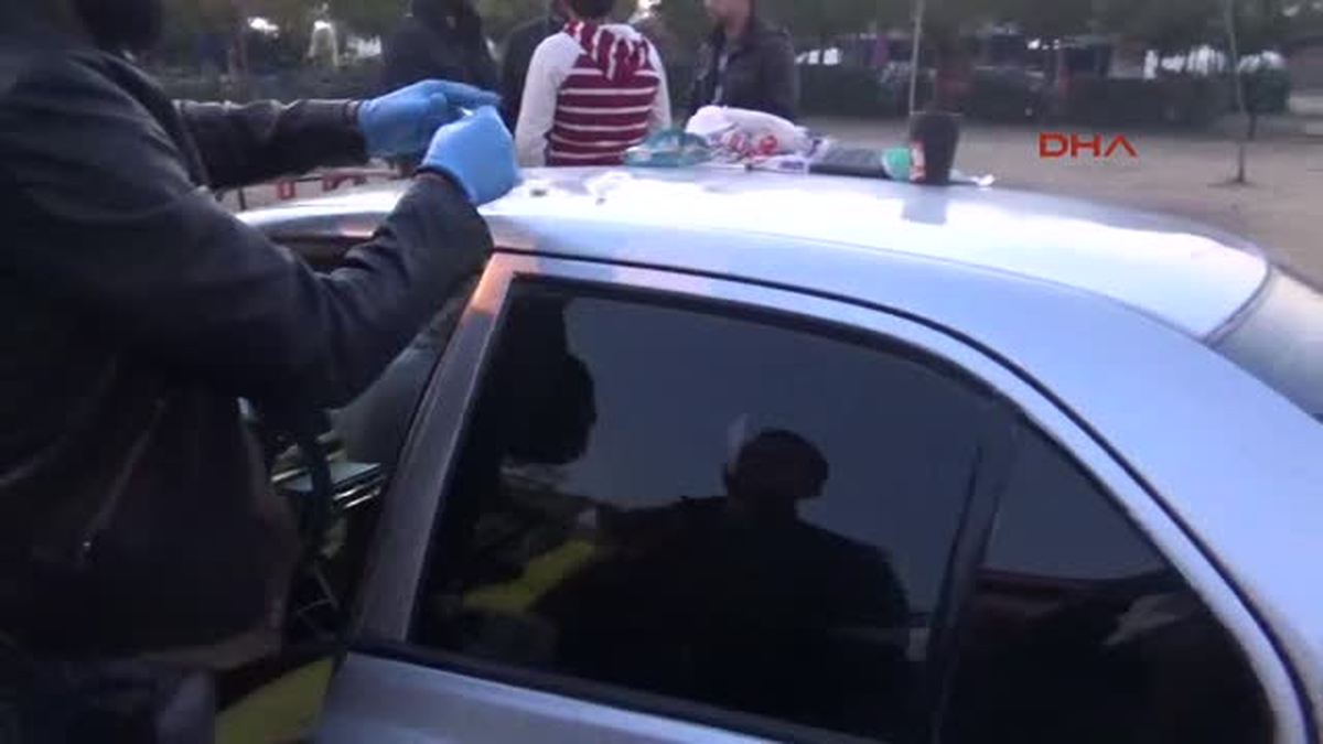 Birecik\'te Otomobilde Uyuşturucuya 2 Gözaltı