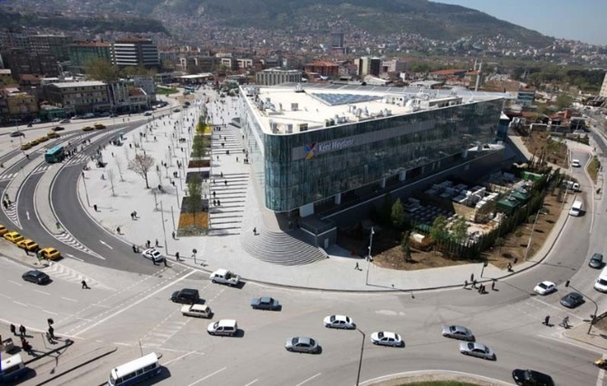 Bursa\'da İki Avm Kira Bedellerini Türk Lirası\'na Çevirdi