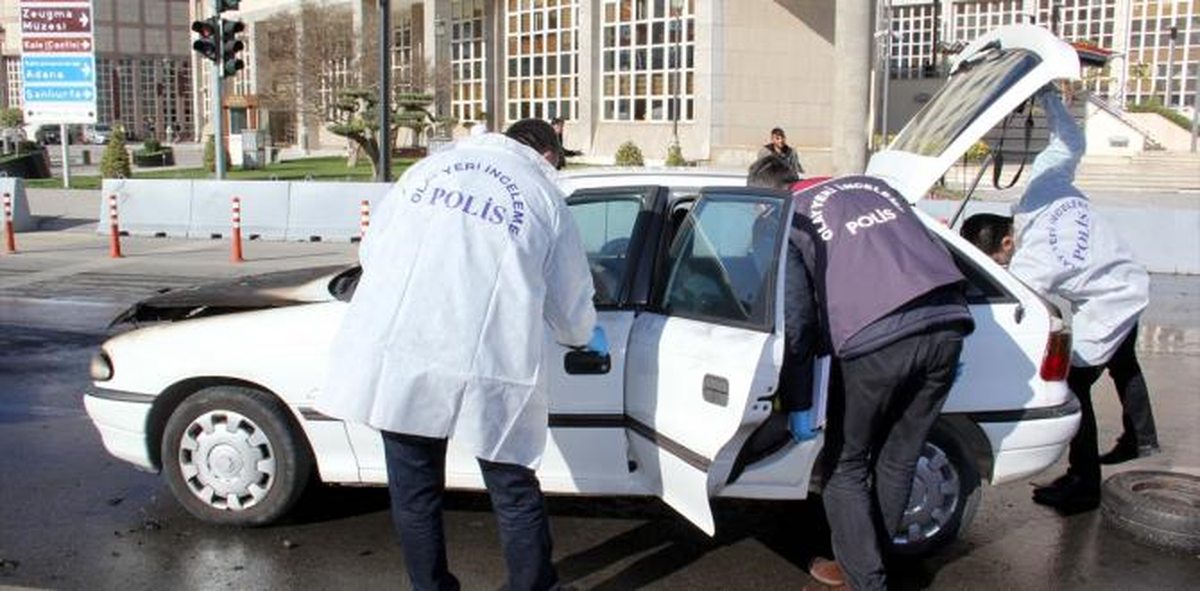 Çaldığı Otomobilin Plakasını Bantla Değiştirdi
