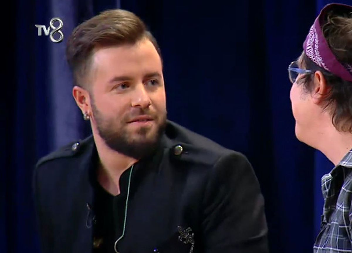 Emre Aydın\'dan Doğaçlama Skeç! İbo\'yu Müzik Grubundan Kovdu...