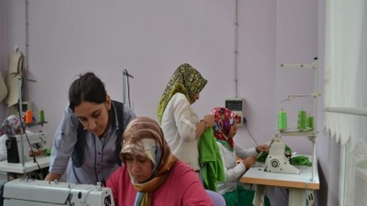 Ev Kadınları Aldıkları Kursla Üretime Geçti