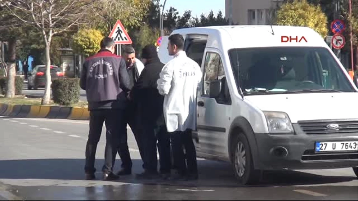 Gaziantep Çaldığı Otomobil Alev Alınca Yolda Bırakıp Kaçtı