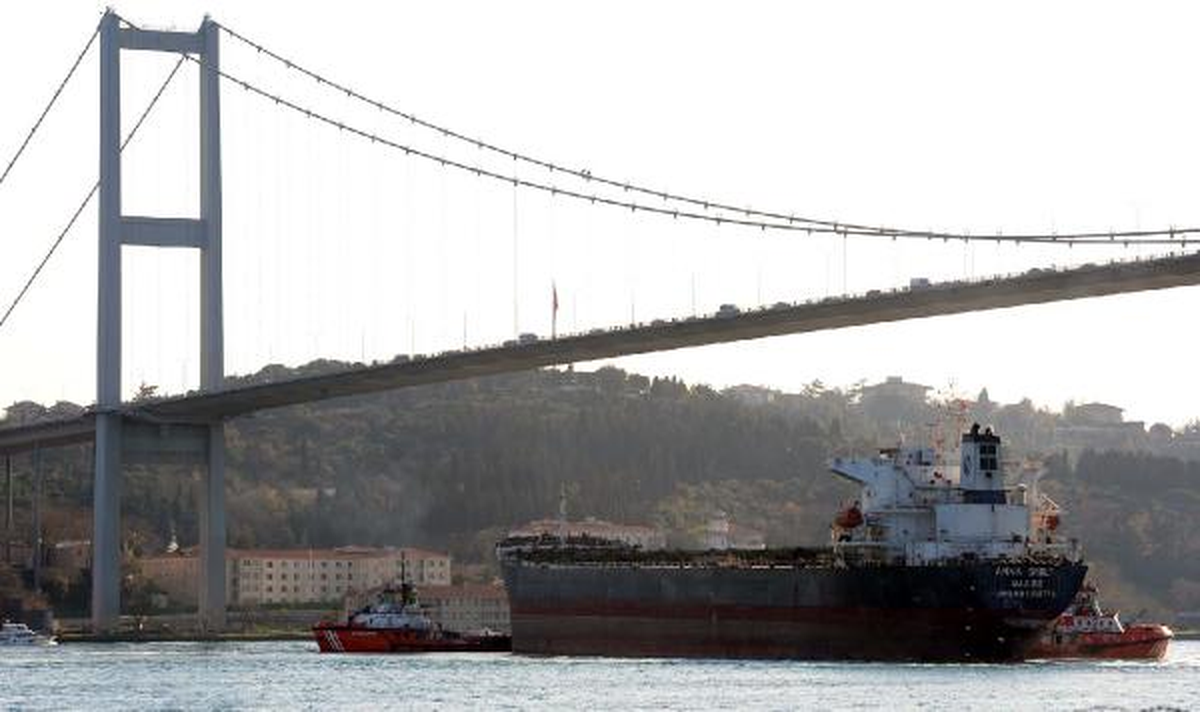 Gemi Arızasından İstanbul Boğazı\'nda Trafik İki Saat Durdu (2)