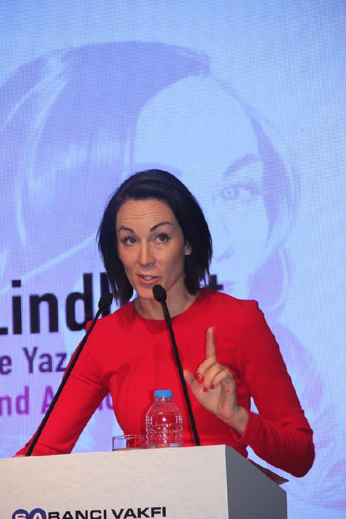 Güler Sabancı "Bu Zor Dönemde İnsan Sevgisi Pusulamız Olmalı"