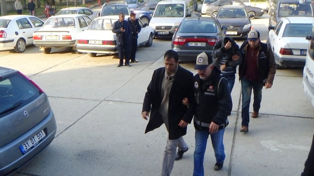 Hatay\'da Fetö\'den Gözaltına Alınan 12 Polis Adliyeye Sevk Edildi