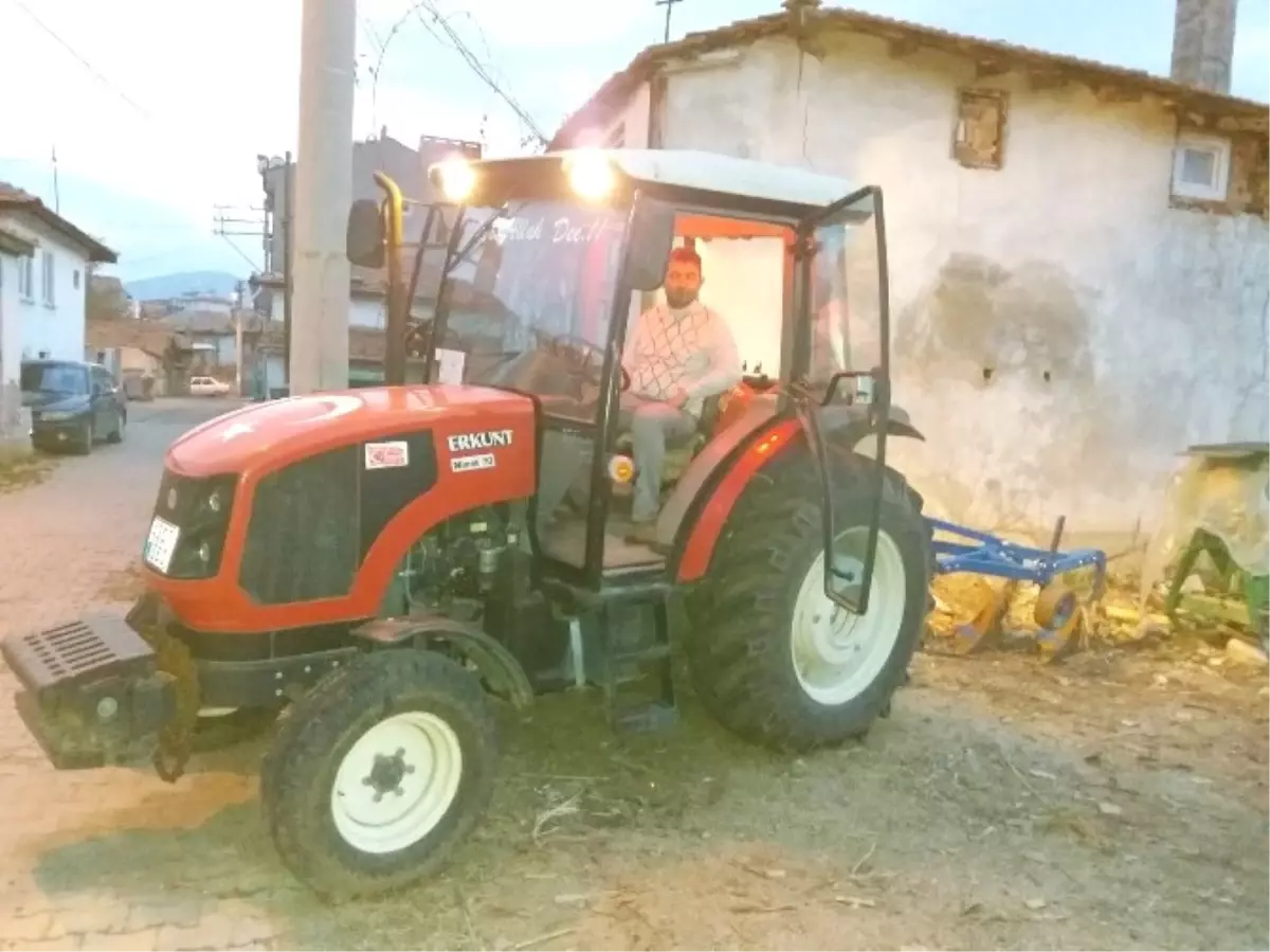 Hisarcıklı Çiftçi 150 Dolar Bozdurana Bir Dönüm Tarlayı Bedavaya Sürüyor