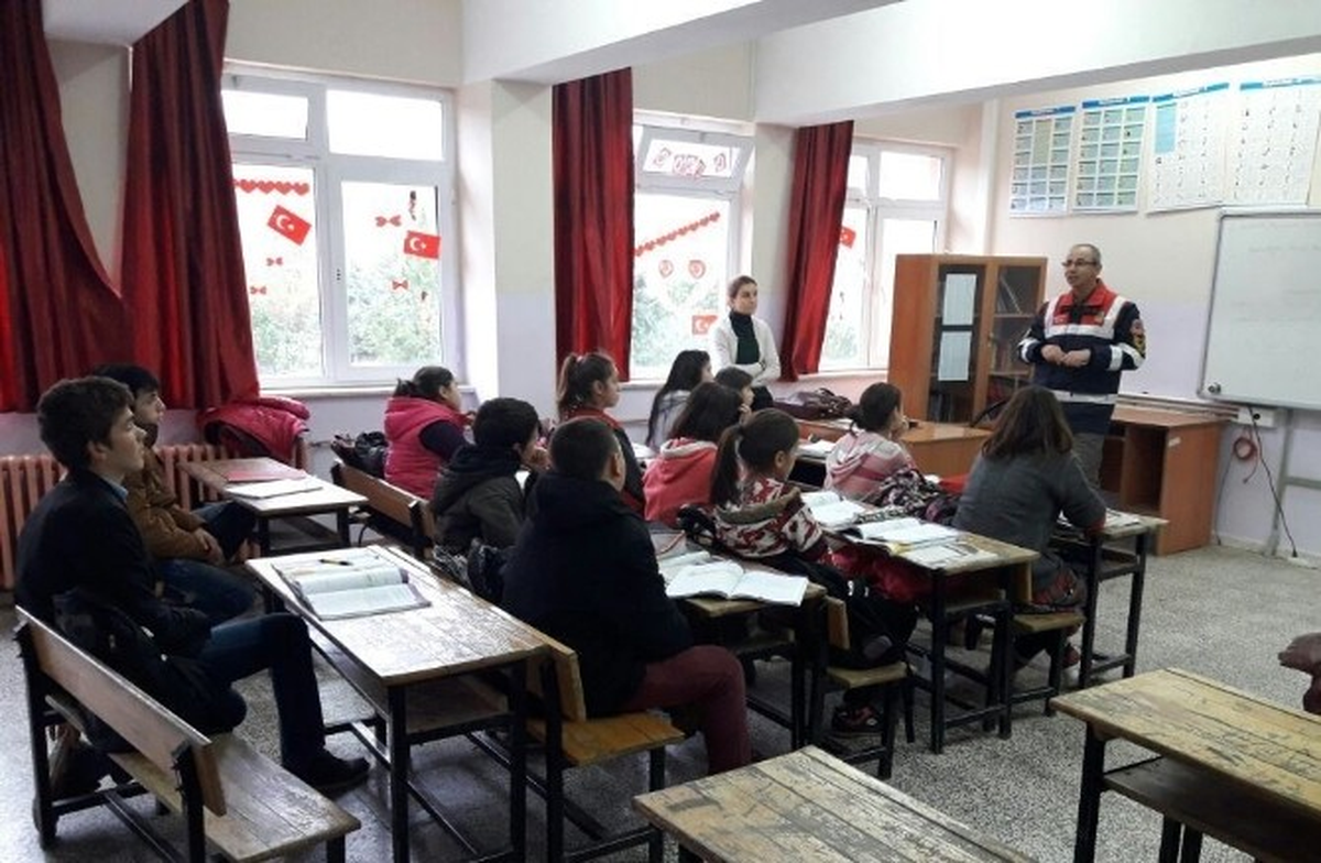 Jandarmadan Öğrencilere Trafik Semineri
