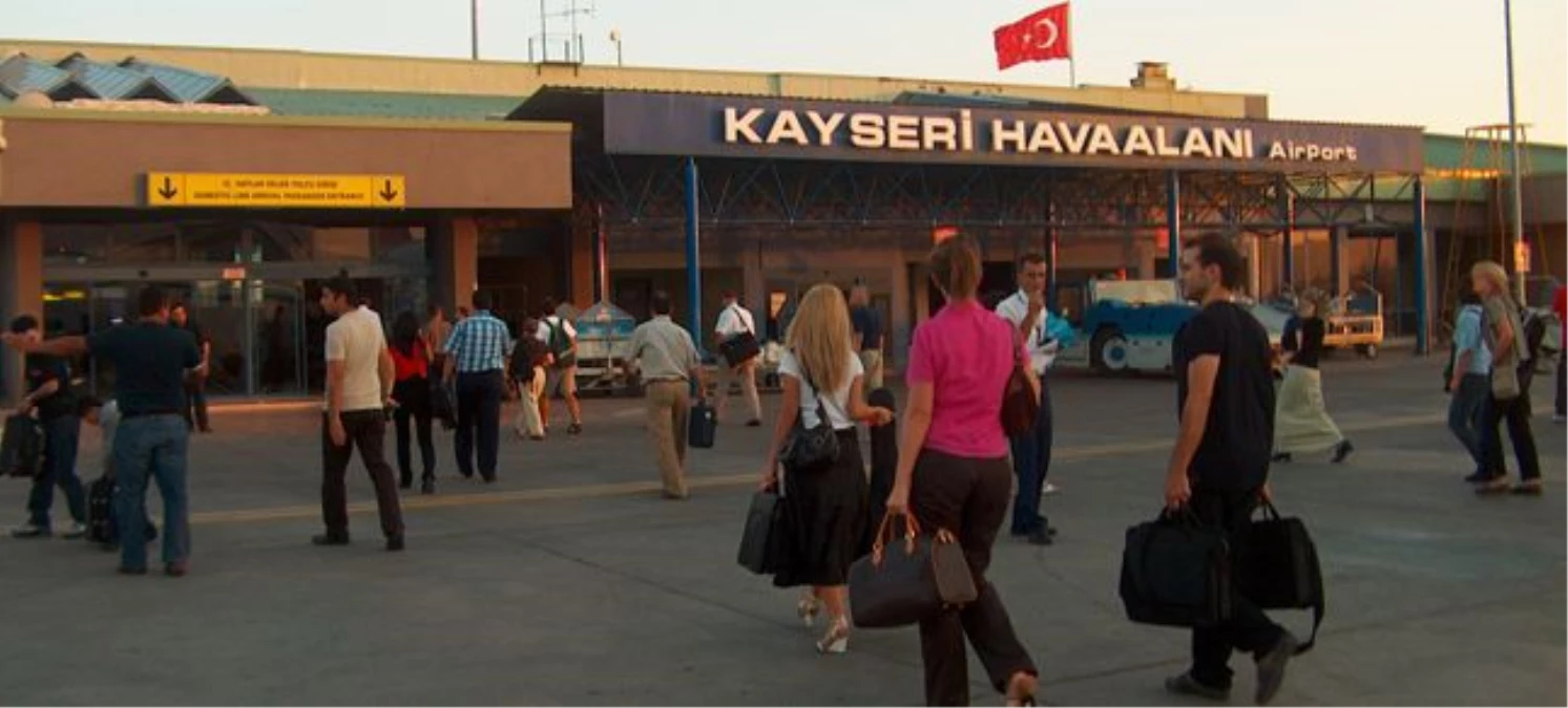 Kasım Ayında Kayseri Havalimanı\'nda Bin 6 Uçak İniş Kalkış Yaptı