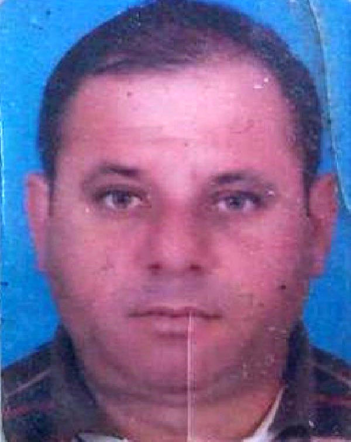 Kazada Sıkışan Sürücüyü Kurtarmak İçin Seferber Oldular (2)