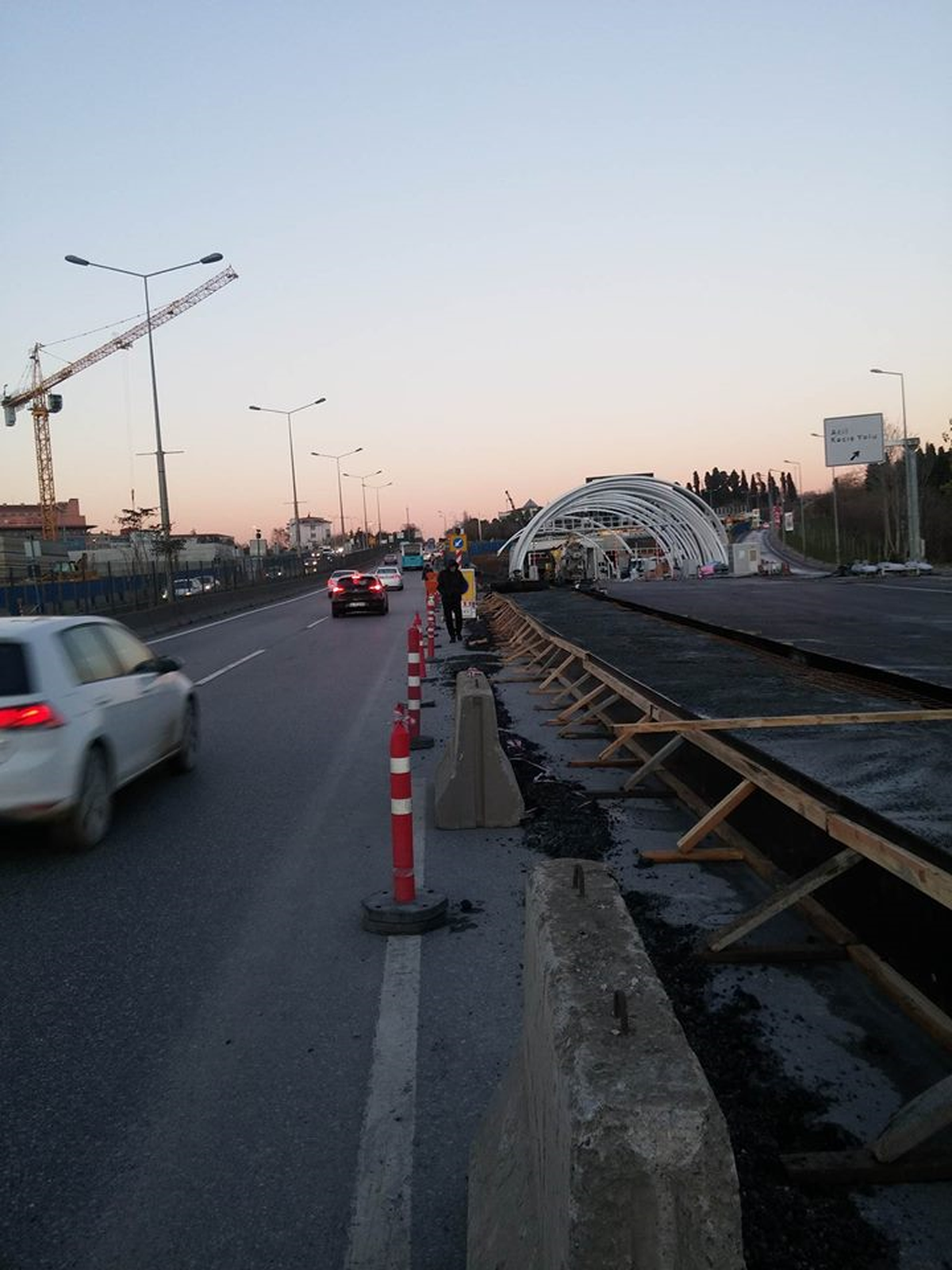 Koşuyolu Köprüsü\'nde İETT Durağı Kaldırıldı, Vatandaşlar İsyanda