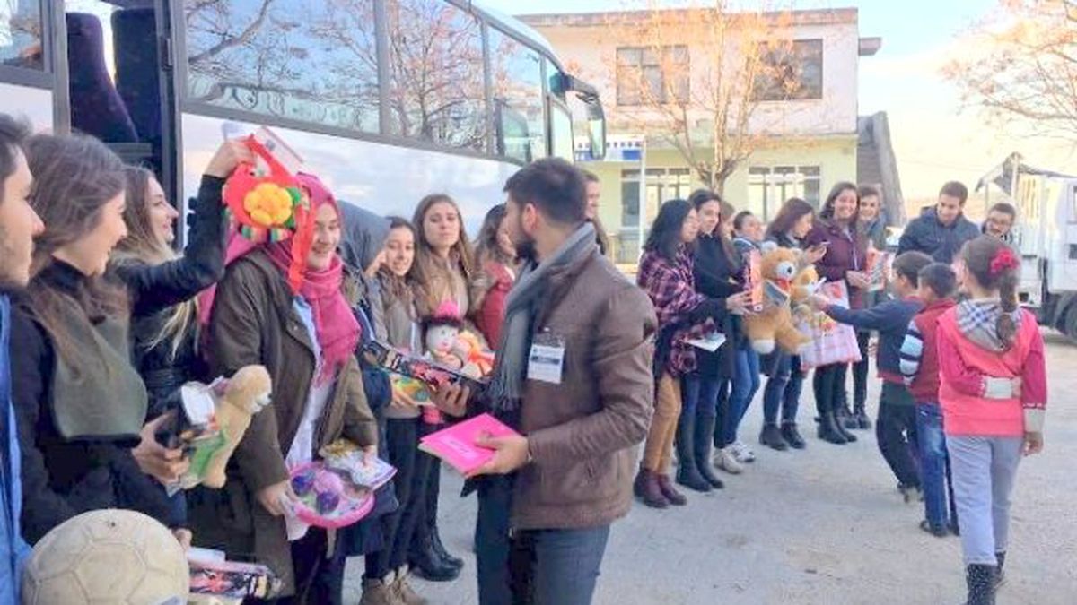 Köy Çocuklarına Mutluluk Oldular