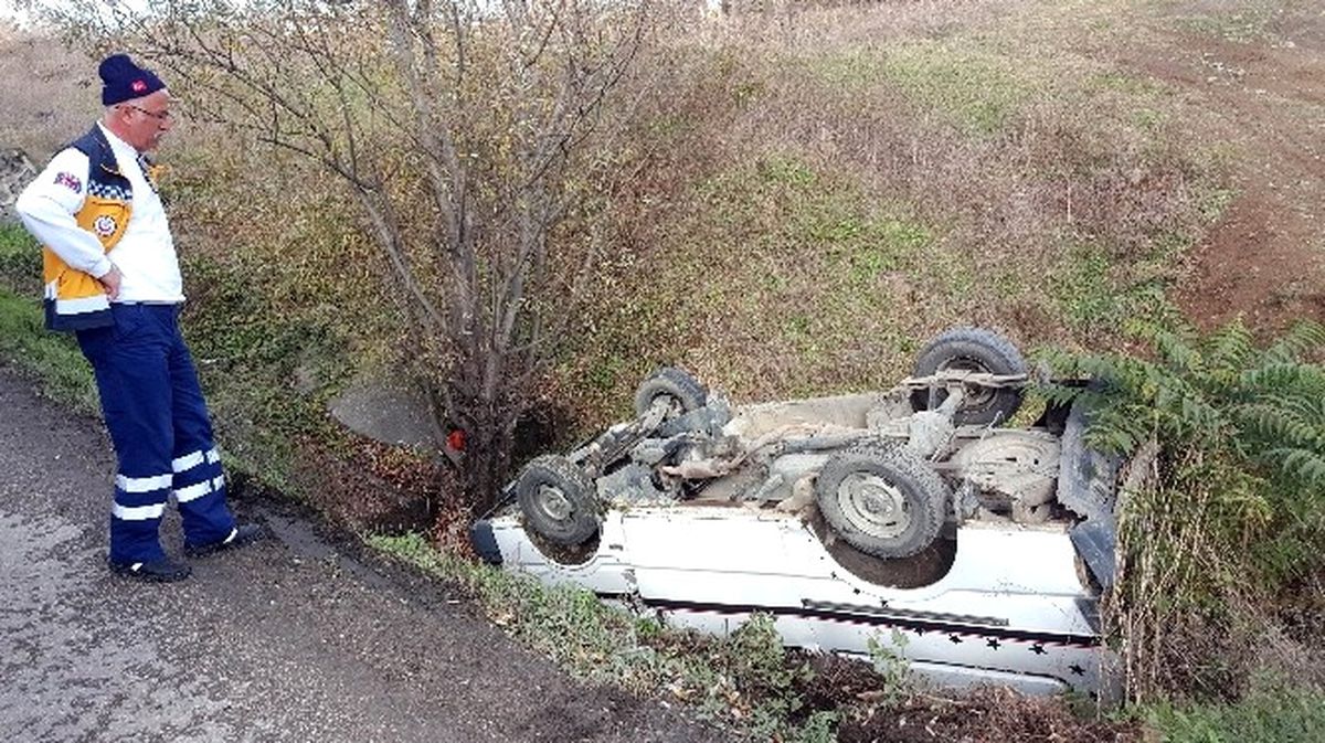 Minibüs Şarampole Yuvarlandı: 1 Yaralı