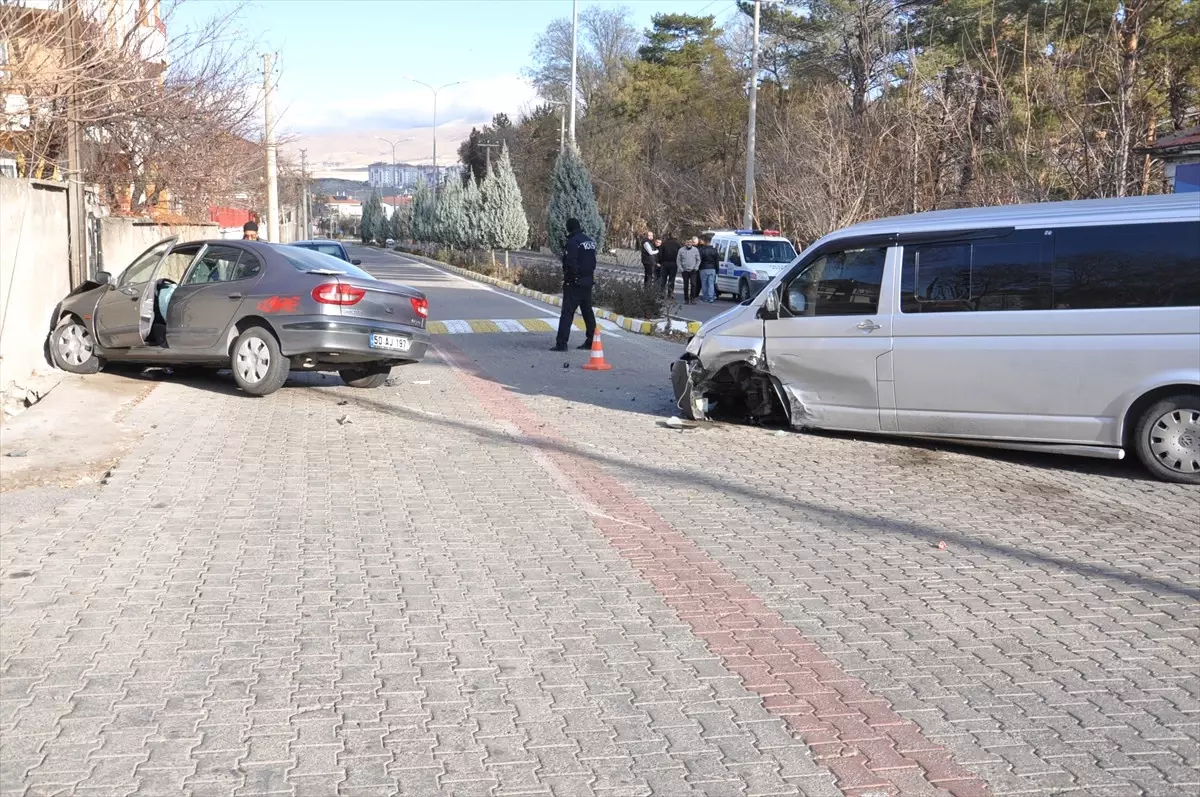 Nevşehir\'de Trafik Kazası: 3 Yaralı