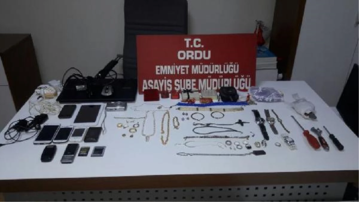 Ordu\'da 4 Evden Hırsızlık Yapan Şüpheliyi Yakalayan Polislere Kahvaltı