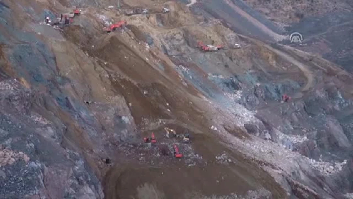 Siirt\'teki Maden Faciası - 2 Kişiye Ulaşmak Için Çalışmalar Sürüyor