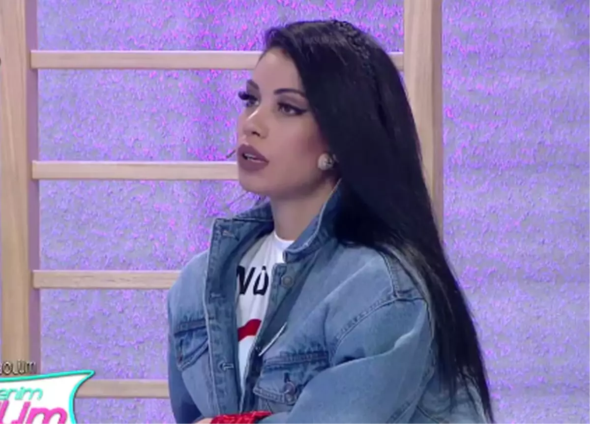 Simay ve Duygu Çevik\'in Stil Atışması: \'Çenen Değil Kombinin Konuşsun!\'