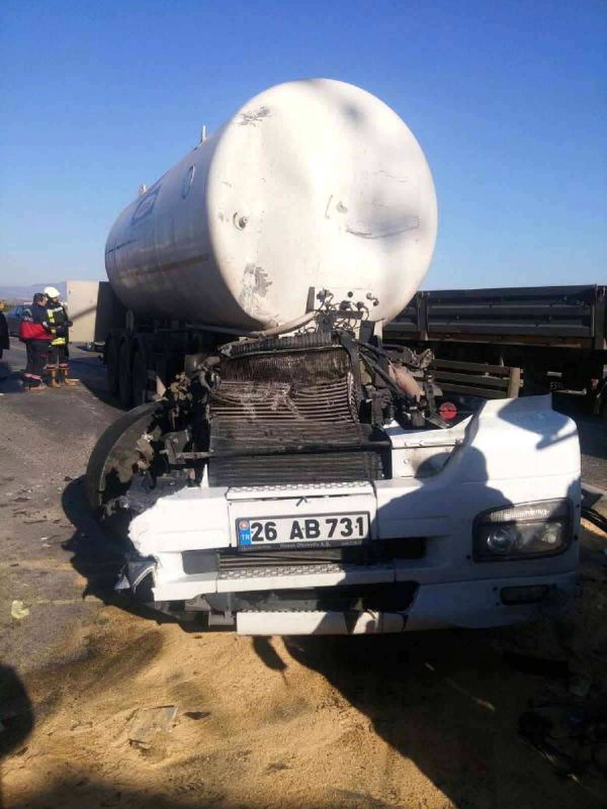 Tanker, Kırmızı Işıkta Bekleyen Araçlara Çarptı: 5 Yaralı