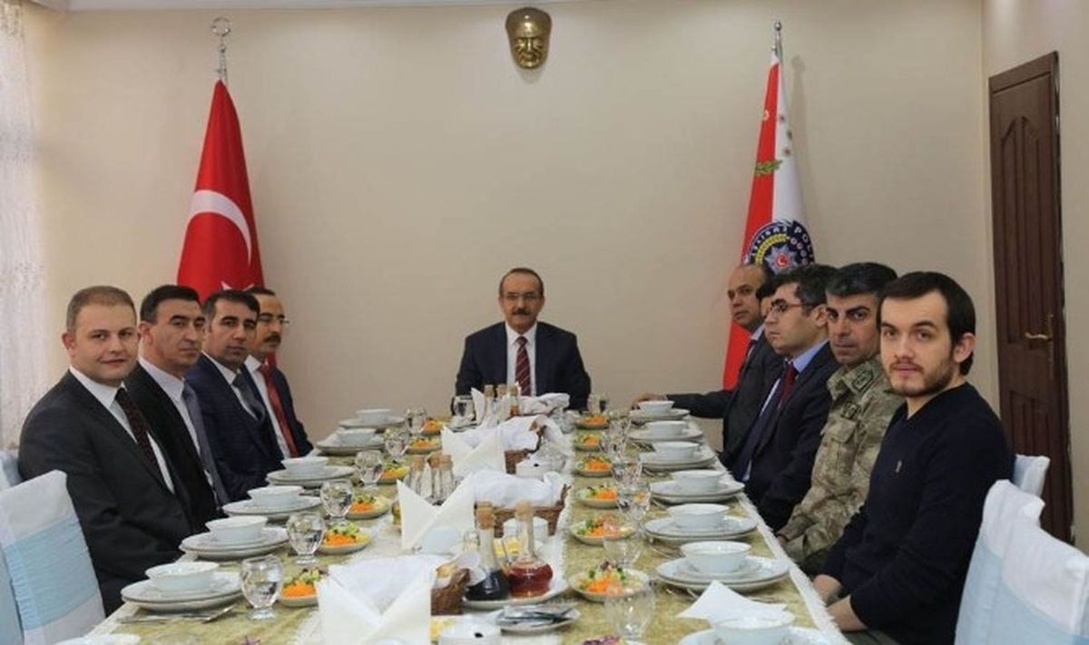 Tayini Çıkan Mülki İdare Amirlerine Veda Yemeği