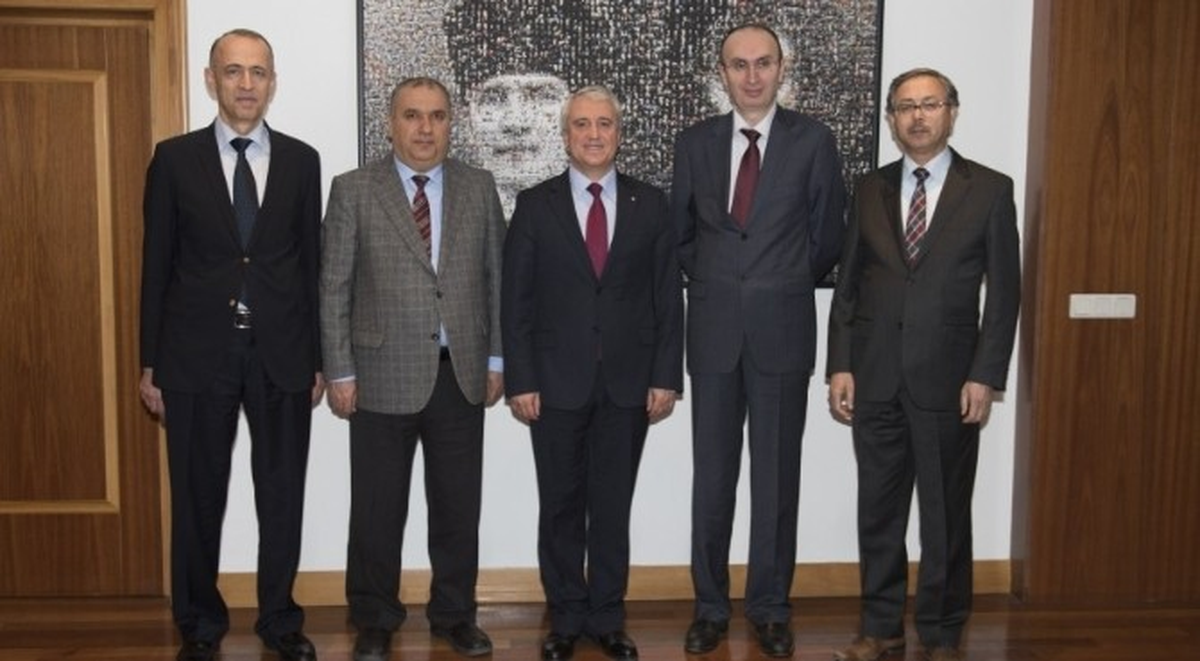 Tayini Çıkan Vali Yardımcıları Rektör Gündoğan\'ı Ziyaret Etti