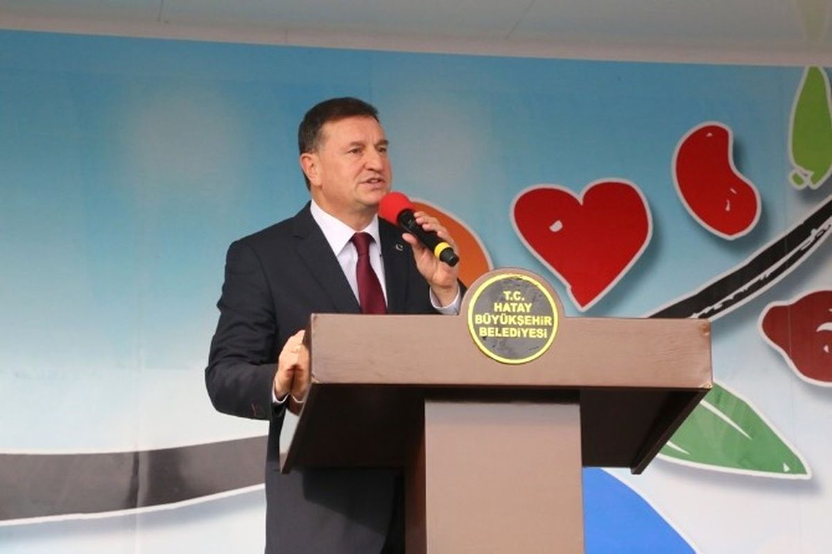 Türkmen Beyi Heykeli Dörtyol\'da Yerini Aldı