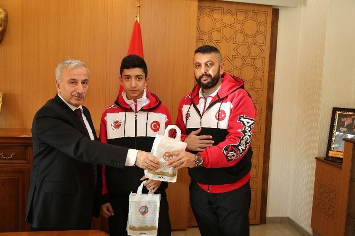 Vali Kamçı Dünya Şampiyonu Sporcumuz Sercan Kılıç'ı Kabul Etti