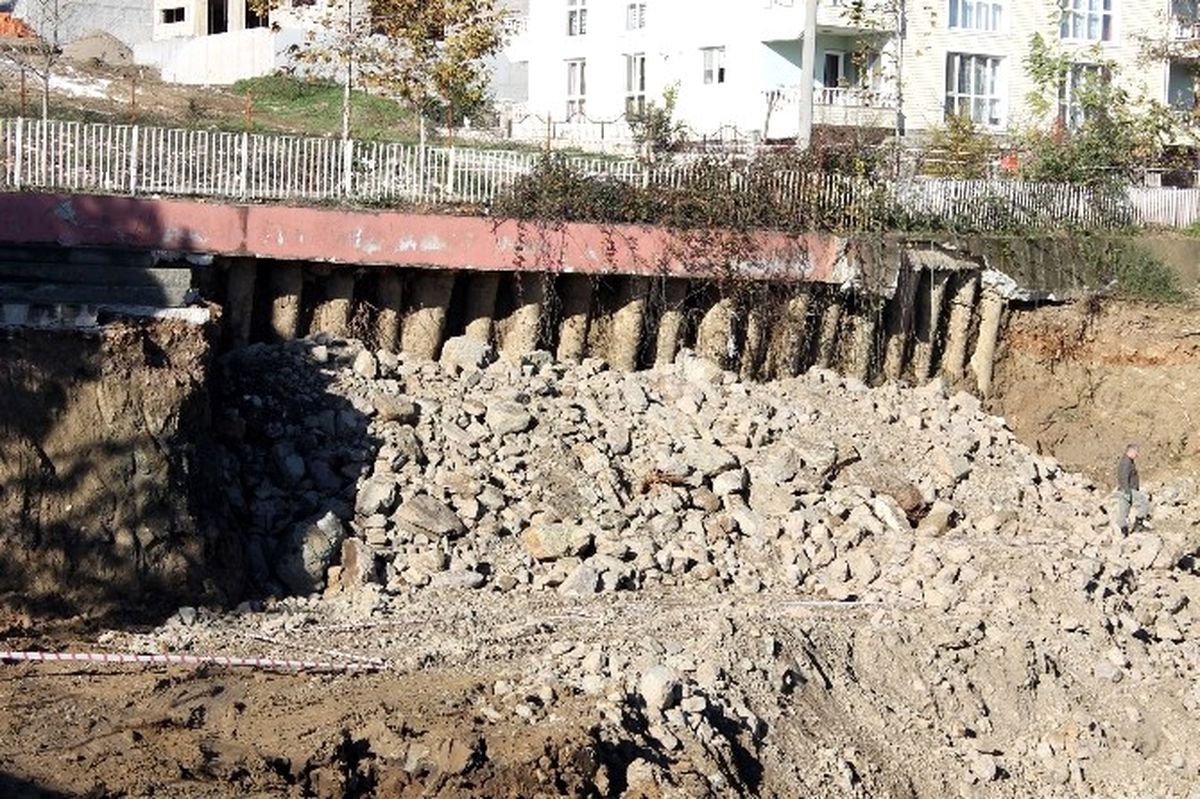 Yalova\'da Okul İnşaatında Heyelan