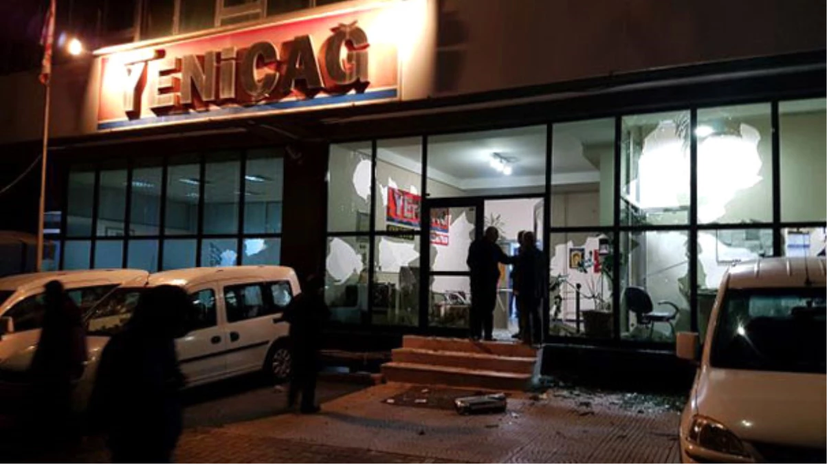 Yeni Çağ Gazetesi Binasına Taşlı Sopalı Saldırı (1)