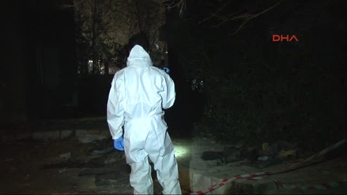 Yıkım Için Boşaltılan Binanın Asansör Boşluğunda Yanmış Erkek Cesedi Bulundu