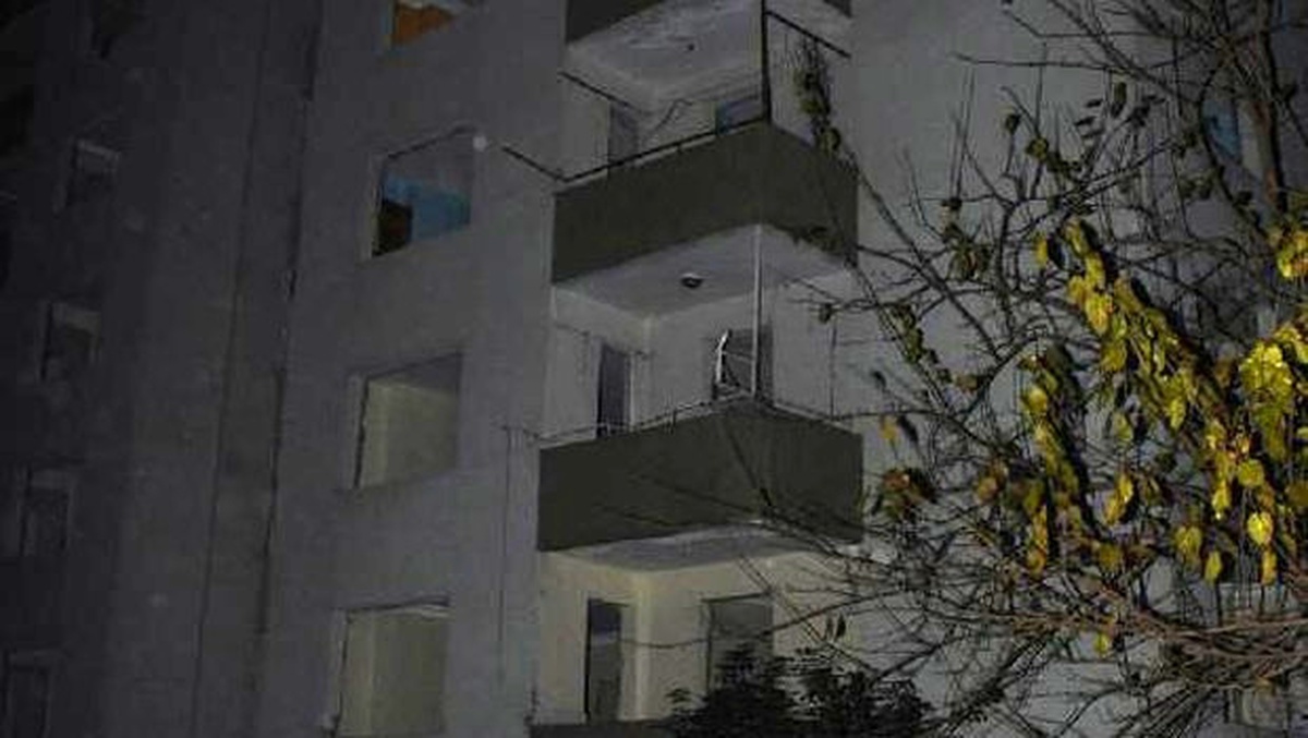 Yıkım İçin Boşaltılan Binanın Asansör Boşluğunda Yanmış Erkek Cesedi Bulundu