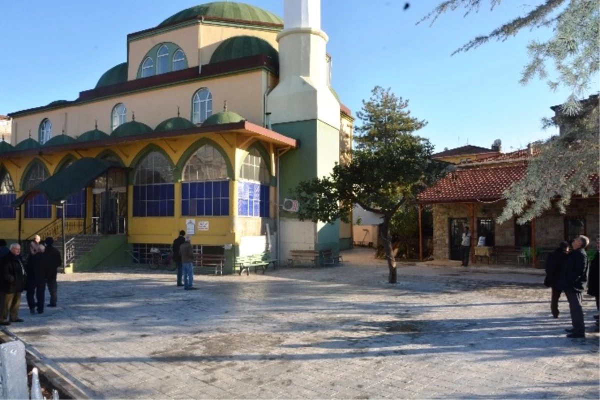 42 Evler Merkez Camii\'ne Çevre Düzenlemesi Yapıldı