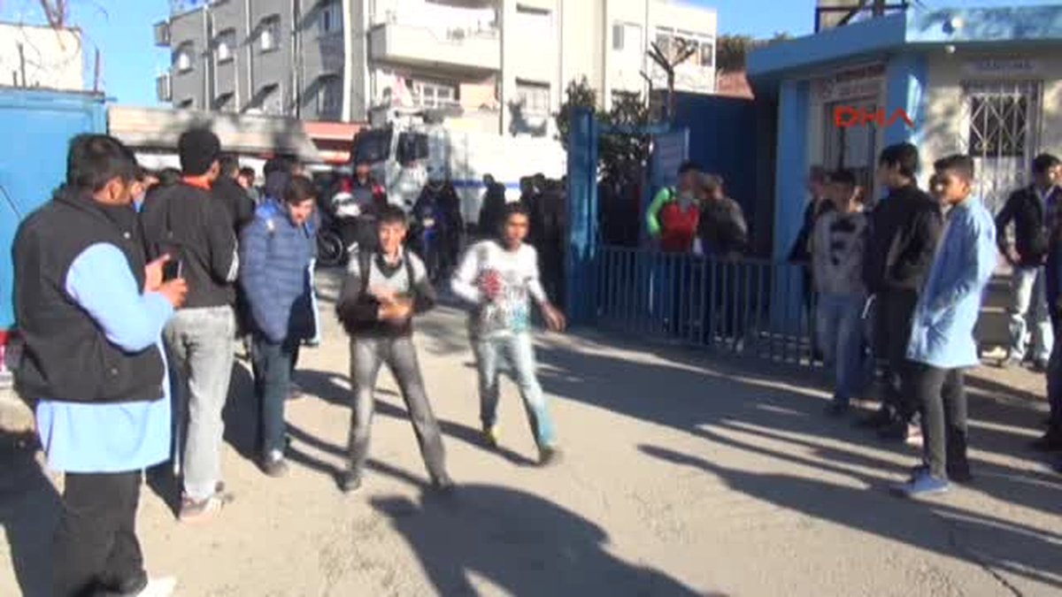 Adana Polis-öğrenci Halayı