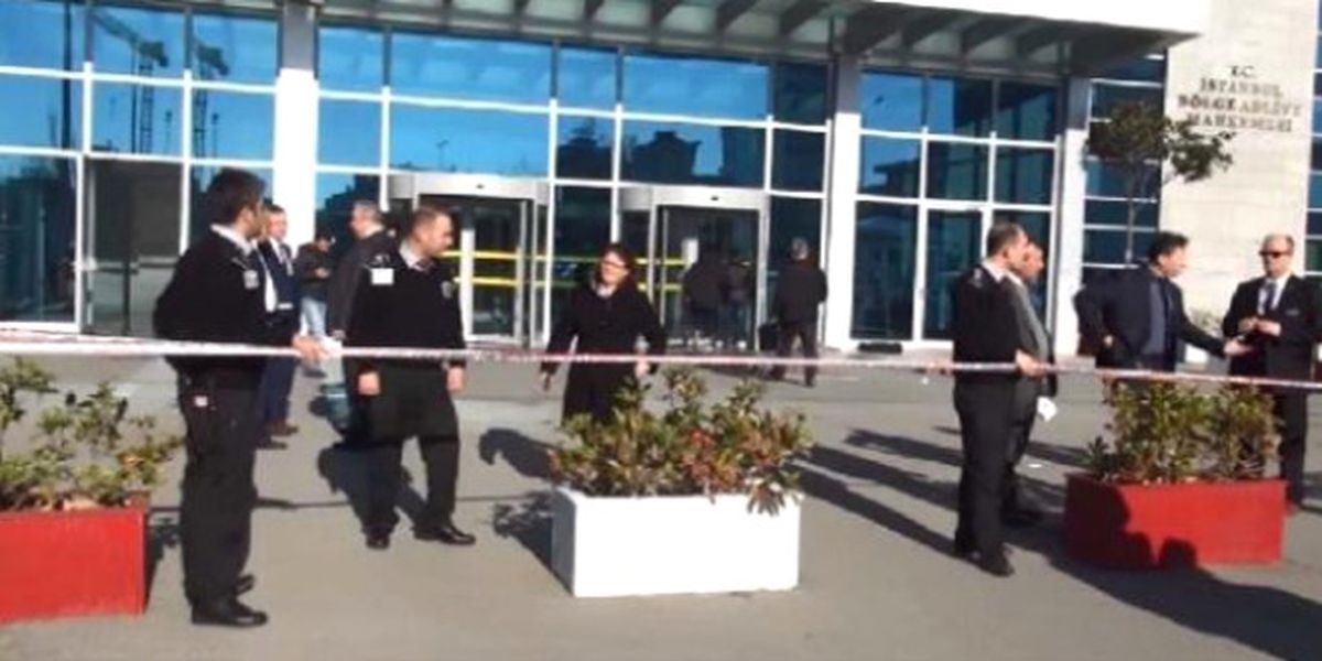 Adliye Önünde Silah Sesleri (1)