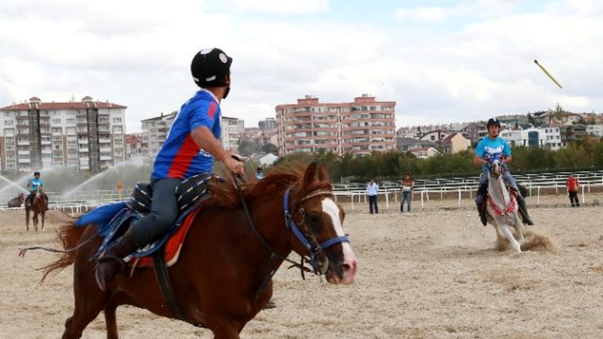Dadaşlar Ciritte Zirveyi Bırakmıyor
