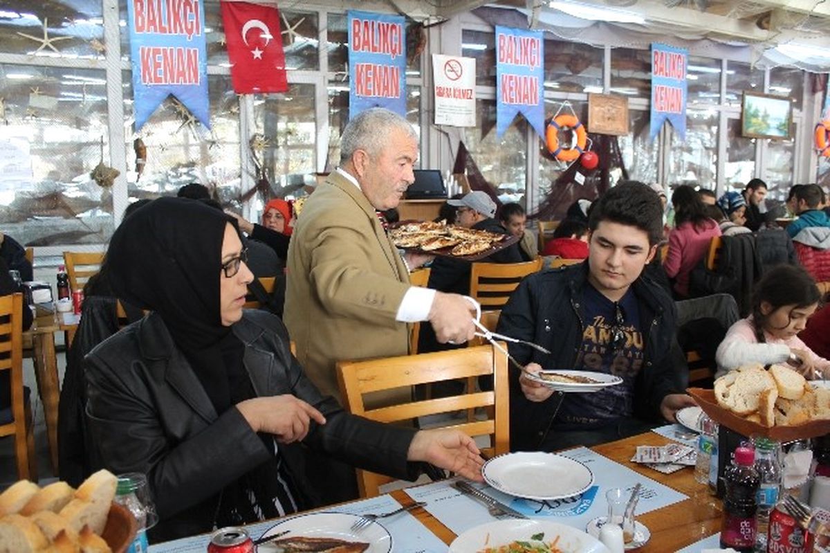 Balıkçı Kenan\'dan Engelli Vatandaşlara Balık Ziyafeti