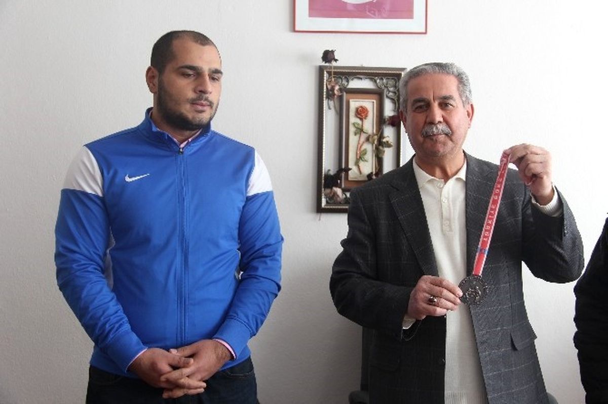 Boksör Aziz Mutlu\'nun Hedefi Türkiye Şampiyonluğu