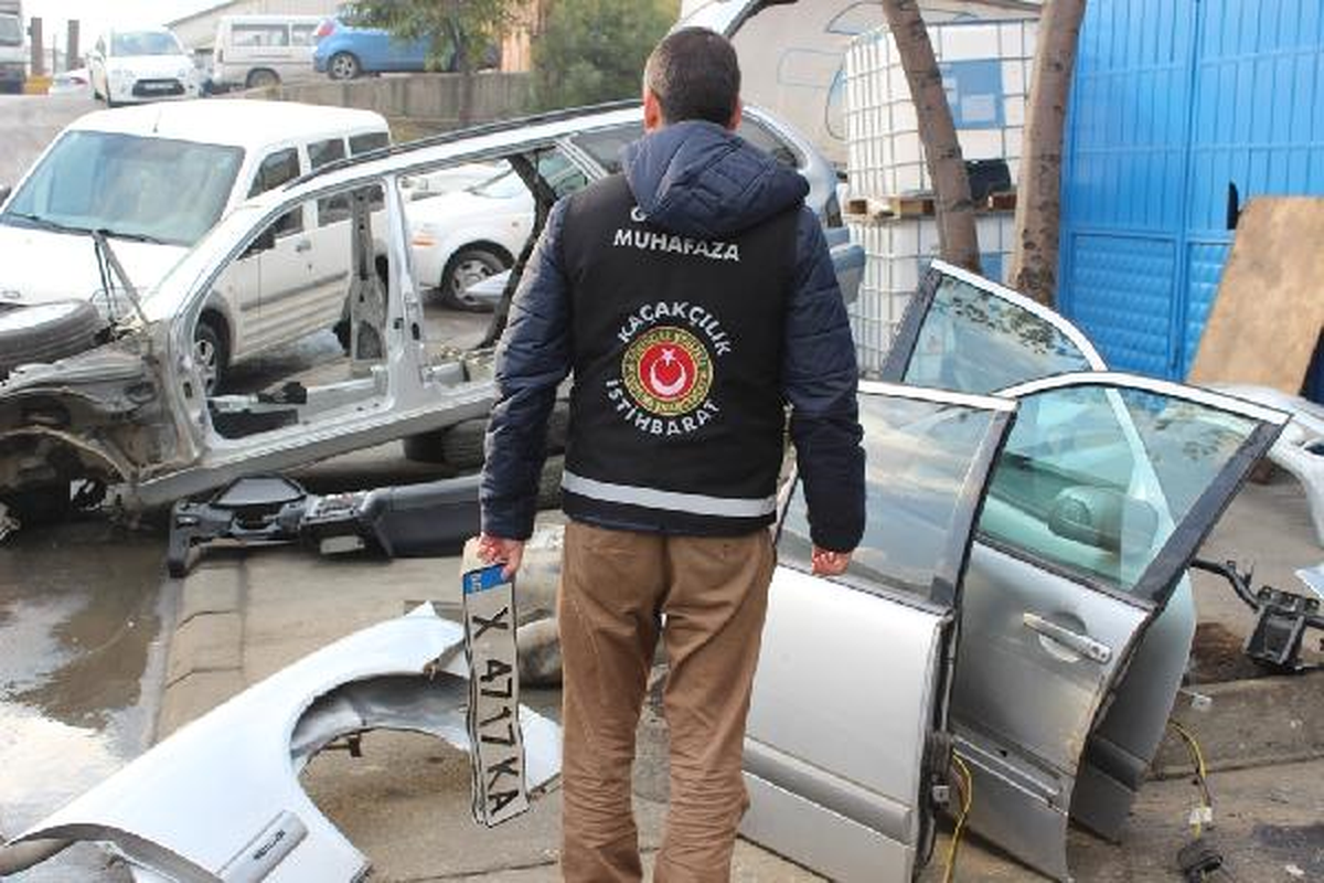 Bulgaristan\'dan Getirdikleri Lüks Otomobilleri Parçalayıp Satan Çeteye Baskın