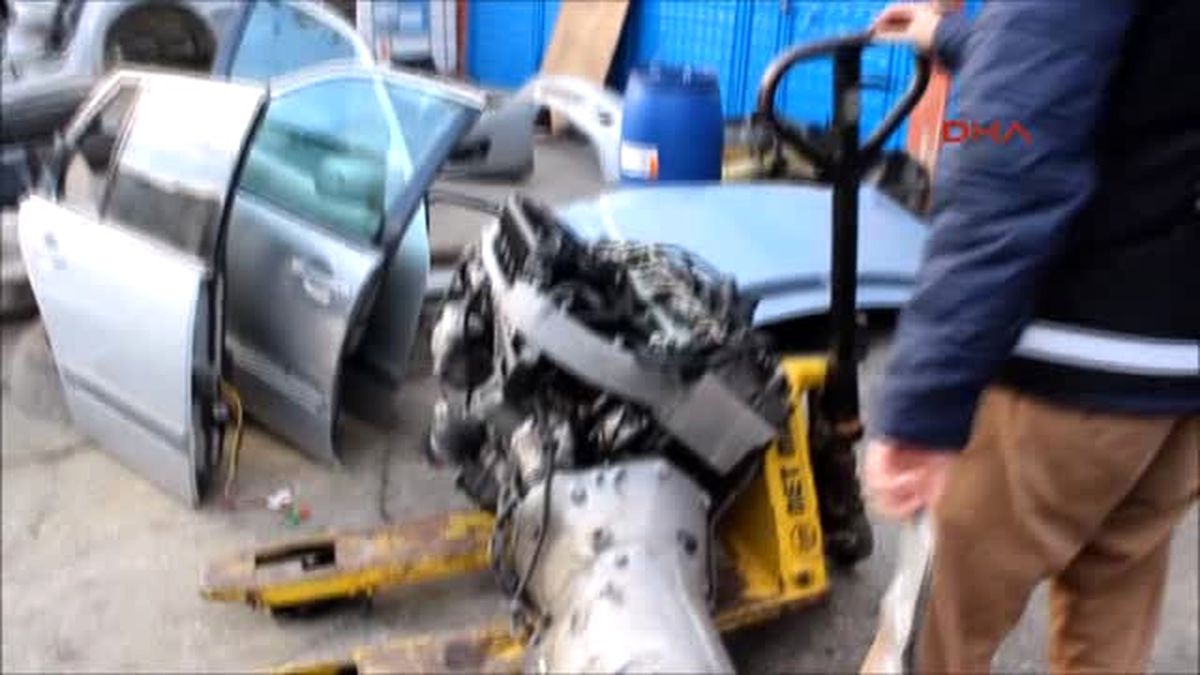 Bursa Bulgaristan\'dan Getirdikleri Lüks Otomobilleri Parçalayıp Satan Çeteye Baskın