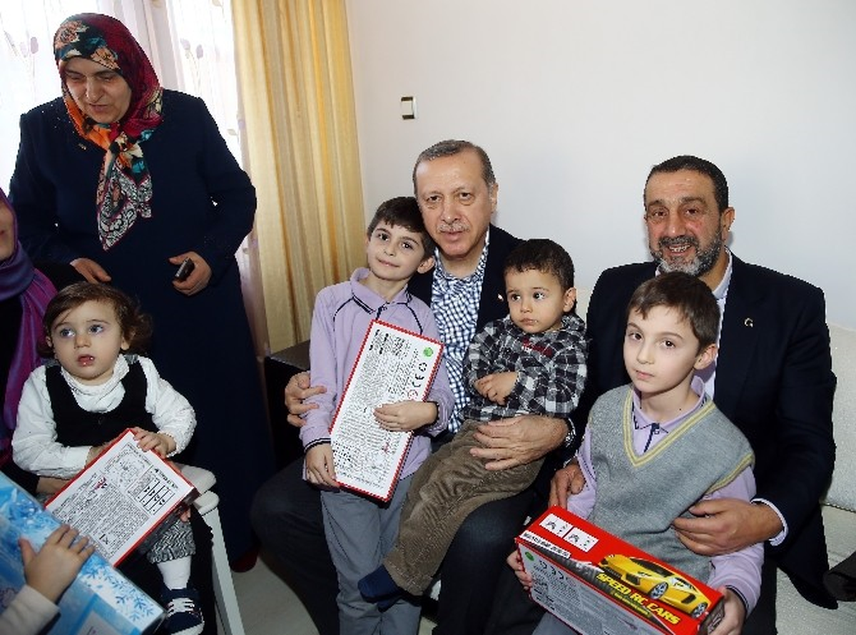 Cumhurbaşkanı Erdoğan\'dan 15 Temmuz Şehitlerinin Ailelerine Ziyaret