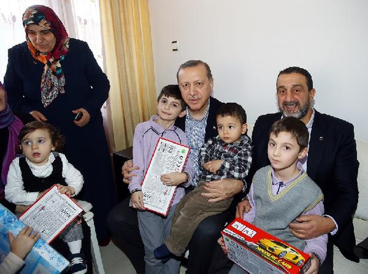 Cumhurbaşkanı Erdoğan\'dan 15 Temmuz Şehitlerinin Ailelerine Ziyaret
